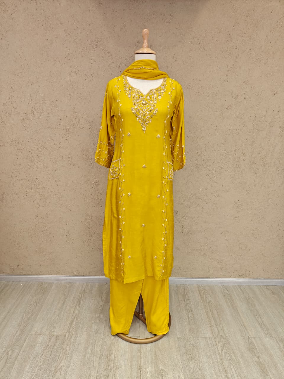 Kashni Noor Suit Set - Festive Embroidered Ensemble