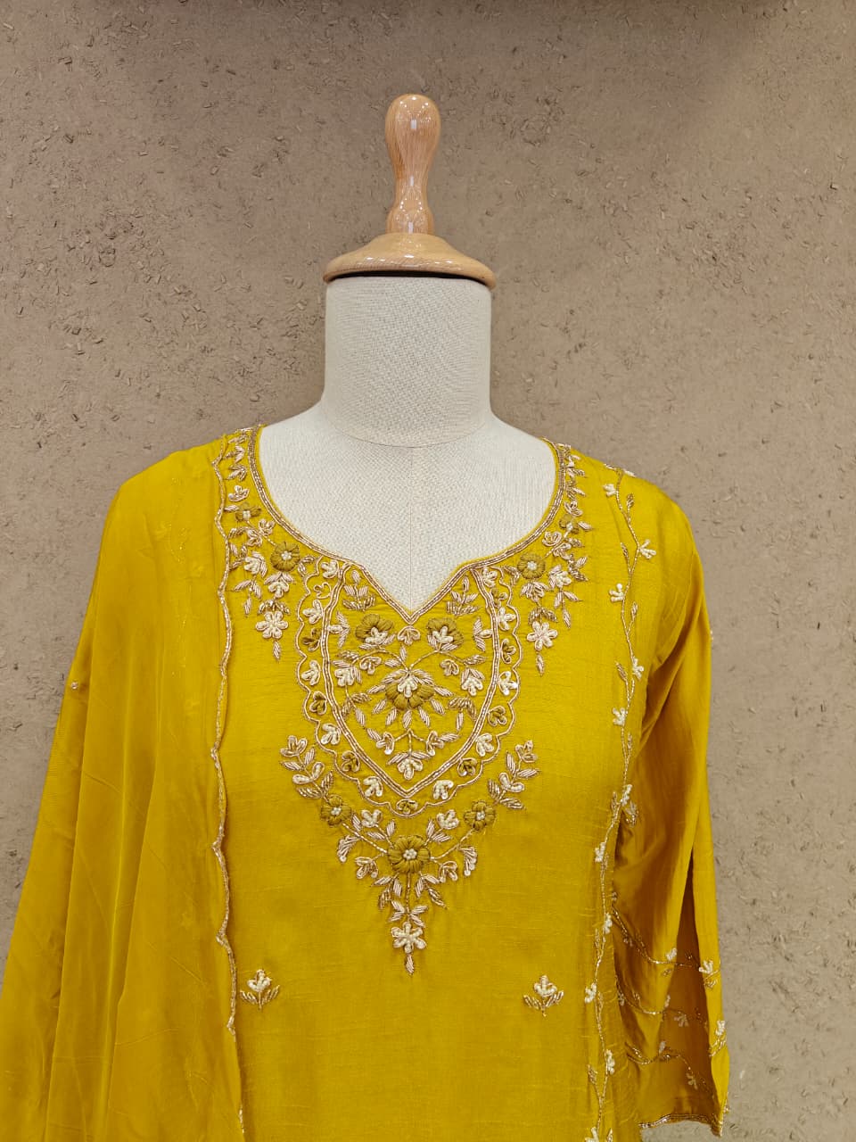 Kashni Noor Suit Set - Festive Embroidered Ensemble
