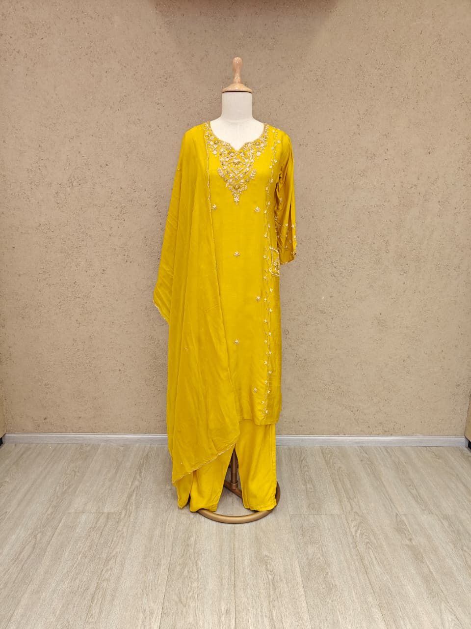 Kashni Noor Suit Set - Festive Embroidered Ensemble