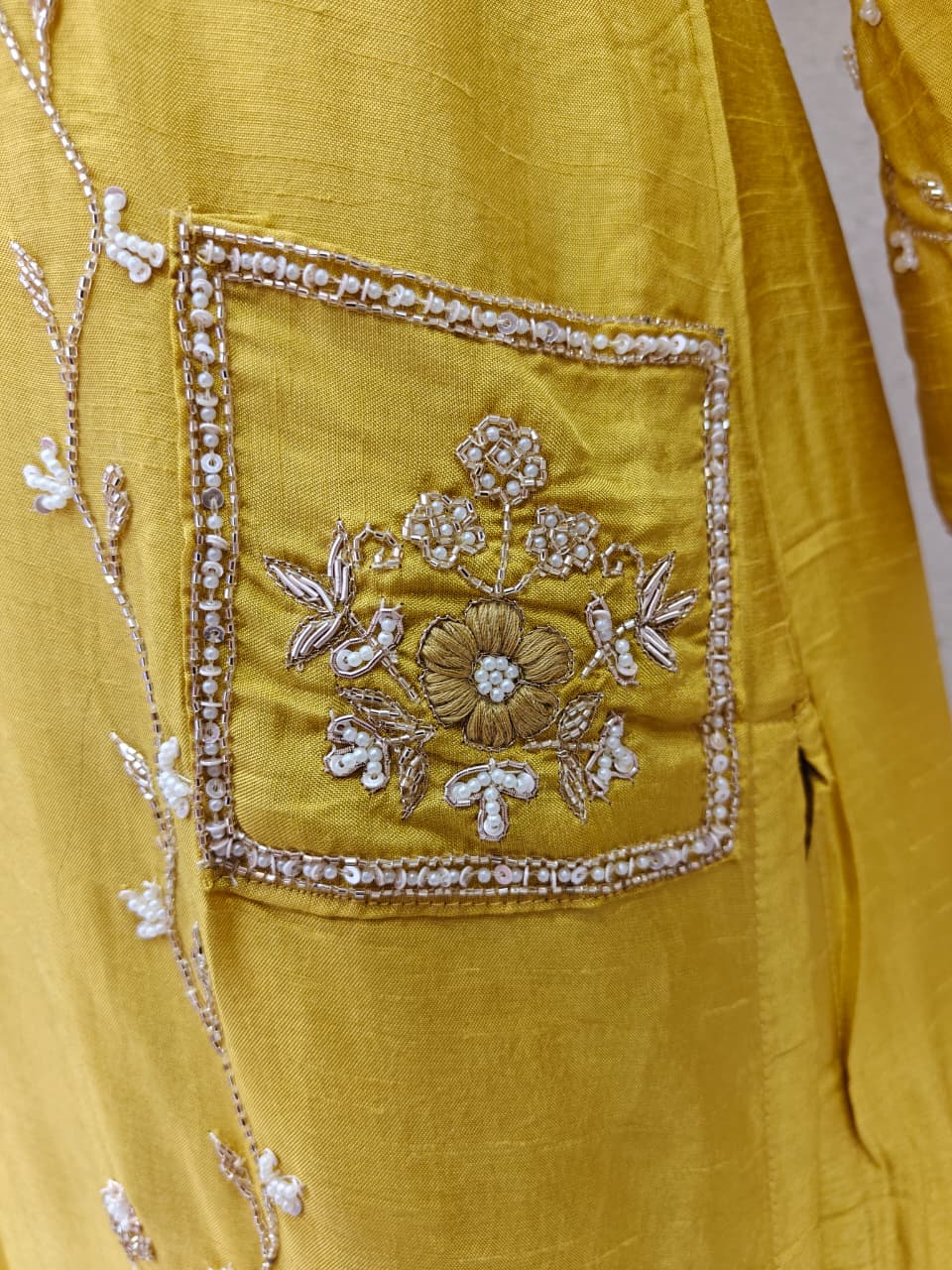 Kashni Noor Suit Set - Festive Embroidered Ensemble