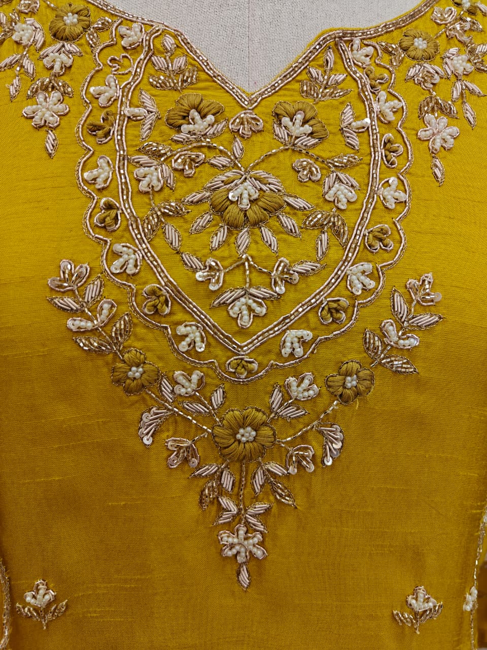 Kashni Noor Suit Set - Festive Embroidered Ensemble